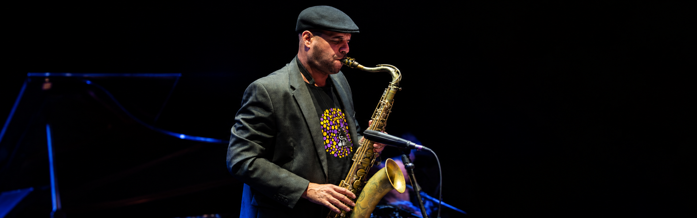 ENRIQUE OLIVER + AMONG 3